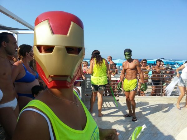 CALENDARIO 2016 EVENTI SPECIALI GIUGNO 11/18 - In occasione dalla FAMILY WEEK, gli eventi speciali di Altamarea Beach Village saranno dedicati ai GIOCHI IN SCATOLA SOTTO L’OMBRELLONE. Monopoly, Cluedo, Forza4, Affonda la flotta ed altre sfide per tutta la famiglia. In collaborazione con HASBRO 18/19 - ore 16,30 : Grazie a NICE GROUP, lancio del CREATIVE FLOWER POWER, il nuovo kit per creare accessori e decorazioni a tema floreale 21 – ore 21,30 : SFILATA della collezione estate 2016 di ALTAMAREA BEACH WEAR 27 - ore 16,30 : COLOR CORDS LAB . Laboratori novità per creare bracciali alla moda con semplici corde colorate da intrecciare. Insieme a NICE GROUP. 28 - ore 21,30 - Serata speciale di ballo liscio e figurato con la partecipazione di RIMINI DANCE COMPANY LUGLIO 1 - NOTTE ROSA : Oltre alle manifestazioni del calendario ufficiale della Riviera, alle ore 16,30 laboratori per bambini con FLOWER POWER (NICE GROUP) in rosa 4 – ore 16,30 : INDI DAY Presentazione del gioco di intreccio per capelli novità dell’estate (NICE GROUP) 7 – ore 21,30 : Serata speciale con la compagnia di ballo CARIOCA DANCE BALLET e le suggestioni dal Brasile 12 – ore 21,30 : Sfilata di moda ALTAMAREA BEACH WEAR 13 – ore 16,30 :Torneo di piadina romagnola a squadre in collaborazione con ARTIGIANPIADA 14 – Mattina e pomeriggio, durante le attività del Miniclub, laboratori di eco sostenibilità per bambini - Ore 21,30 : Serata speciale ECOBEACHDAY, con moda, design e spettacolo a tema ECO 18 – ore 21,30 : SFILATA di moda curvy della collezione dello stilista ALBERTO CACCIARI 24 – ore 16,30 : Presentazione del romanzo “Cenere di mandorlo” di Manuela Stefani (Mondadori). Nel gazebo della lettura, firmacopie con l’autrice. 29/30/31 BEACH GAMES DELLA RIVIERA Le discipline 2016 : Torneo di PETEKA nel nuovissimo campo da Beach Volley, TOTAL FITNESS in piazzetta (con Bosu, Rebound e step a molle), Gara di lancio dell’uovo con racchettoni in battigia. AGOSTO 5/6/7 : SUPERHERO DAYS, con premi speciali Marvel durante le attività per bambini, in collaborazione con HASBRO 8 – ore 16,30 :Laboratori novità per creare bracciali alla moda con semplici corde colorate da intrecciare (NICE GROUP) 9 – ore 21,30 Sfilata di moda ALTAMAREA BEACH WEAR 12 – SUPER SOAKE BATTLE : Battaglia con pistole ad acqua NERF in battigia 14 – ore 16,30 : CIAMBELLATA DI FERRAGOSTO con gli auguri per tutti gli ospiti di ALtamarea Beach Village 15 – ore 10,00 : Laboratori creativi per bambini, per preparare le decorazioni per Ferragosto. Con FLOWER POWER (NICE GROUP) Per tutto il giorno e la sera, tornei e giochi speciali , e GRANDE SPETTACOLO PITOTECNICO 18 – ore 21,30 : Serata speciale con la compagnia di ballo CARIOCA DANCE BALLET e le suggestioni dal Brasile 21 – ore 16,30 : Torneo di piadina romagnola a squadre in collaborazione con ARTIGIANPIADA 22 – ore 16,30 : INDI DAY, laboratori di treccine in collaborazione con NICE 29 – ore 21,30 : Serata speciale di ballo liscio e figurato con la partecipazione di RIMINI DANCE COMPANY Per tutta l’estate, gadget e premi forniti da SPONTEX, che presenterà le novità delle spugne CALYPSO Per i bambini, laboratori di PLAY DOH e DOH VINCI, la novità assoluta della pasta da modellare più colorata del mondo.